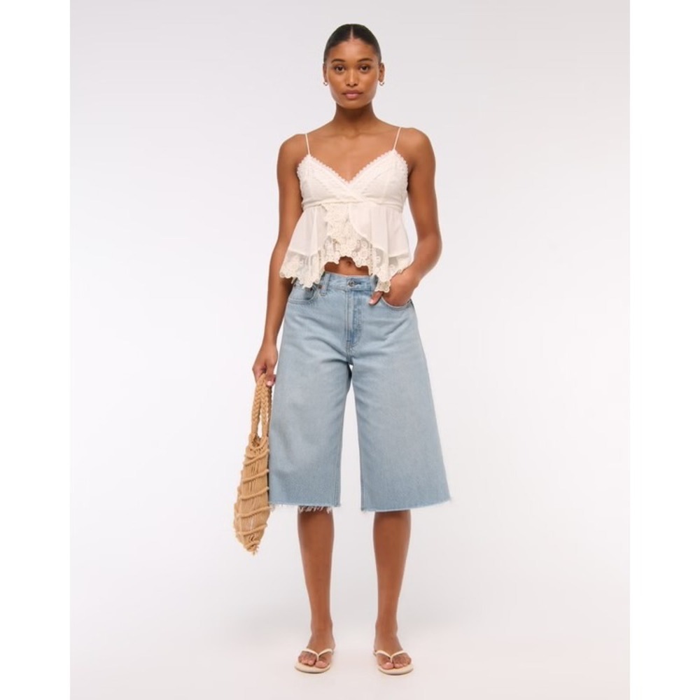 NWT Abercrombie & Fitch | The A&F Jort 26/2 Light Wash Mid Rise Denim Shorts